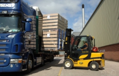 Правильно грузим. Как правильно выбрать вилочный погрузчик для работы на закрытом складе Правильно грузим. Как правильно выбрать вилочный погрузчик для работы на закрытом складе