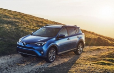 Старт продаж обновленного кроссовера Toyota RAV4 Старт продаж обновленного кроссовера Toyota RAV4