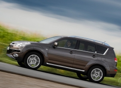 Citroen C-Crosser  2010 .